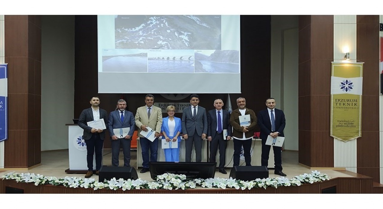 ETÜde Erzurum şehrinin kültürel gelişim sürecinde önemli kurumlar paneli ve Arkeolojik kazılar sergisi düzenlendi
