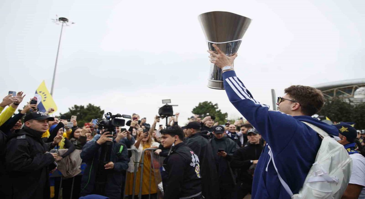 Euroleague şampiyonu Fenerbahçe, İstanbula döndü