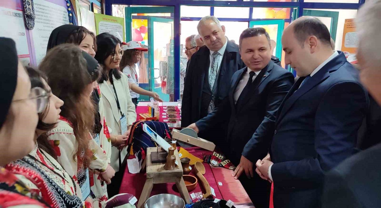 Eynesilde bilim şenliği ilgi gördü