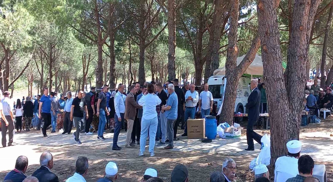 Ezinede geleneksel çiftçi hayrı yoğun katılımla gerçekleşti