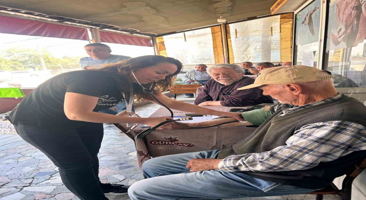 Farkındalık için sokak sokak gezip tansiyon ve şeker ölçümü yapıldı