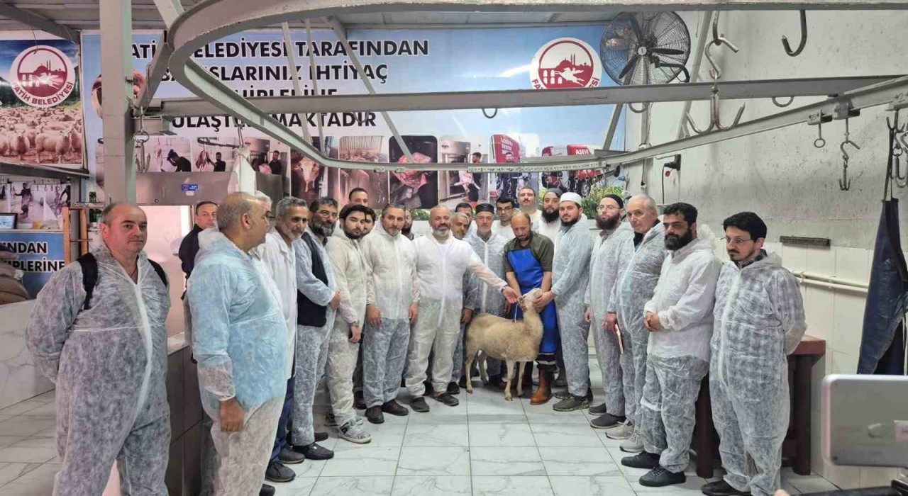 Fatih Belediyesi, vatandaşlara Sertifikalı Kurban Kesim Elemanı Eğitimi verdi