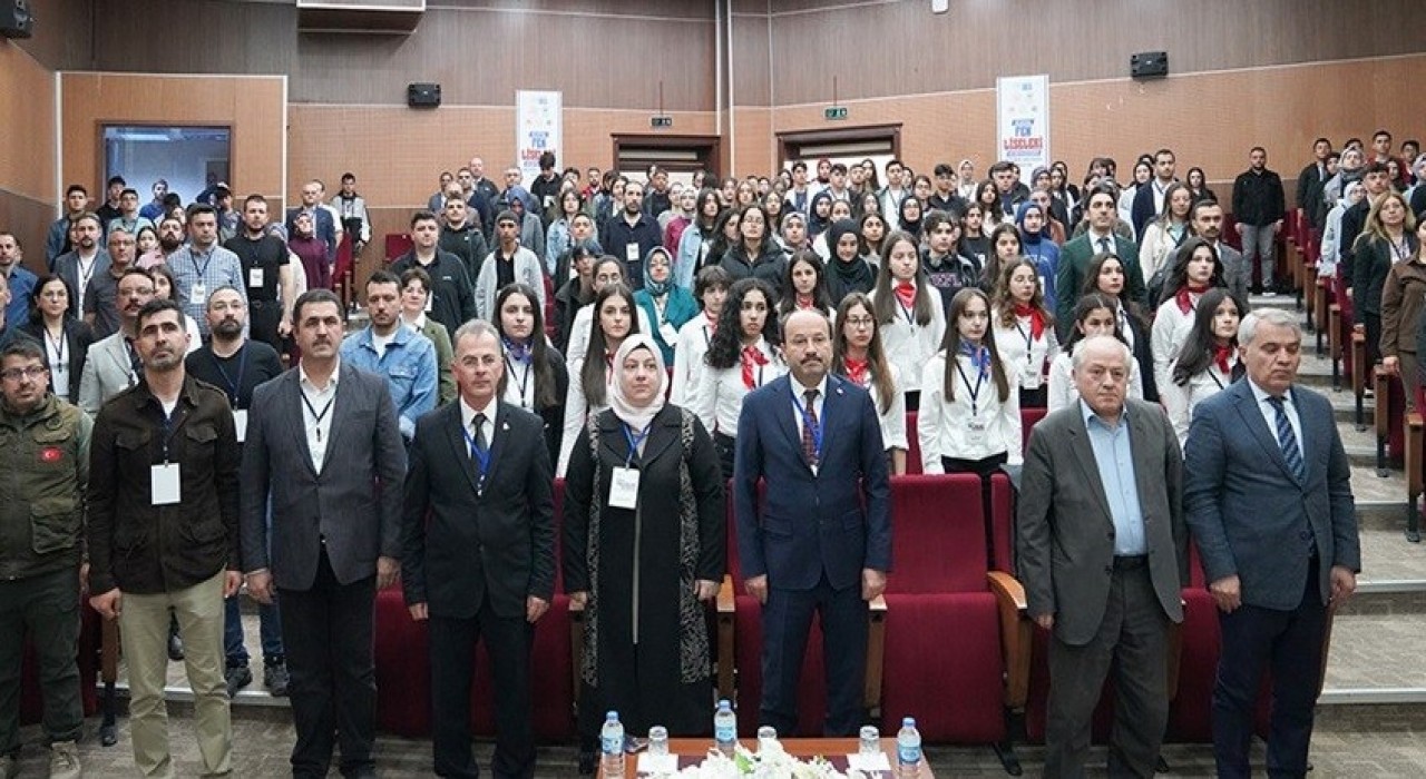 Fen Lisesi Öğrencileri ETÜde düzenlenen sempozyumda buluştu