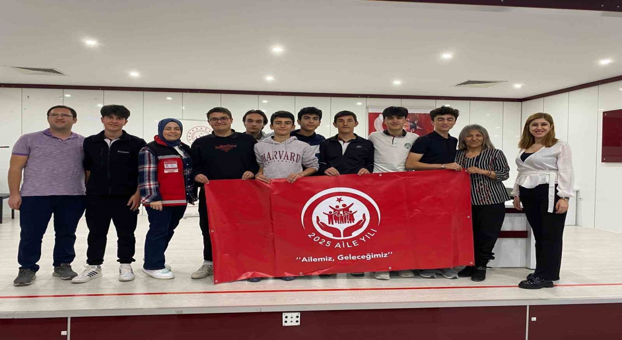 Fen lisesi öğrencilerine Aile İçi İletişim söyleşisi düzenlendi