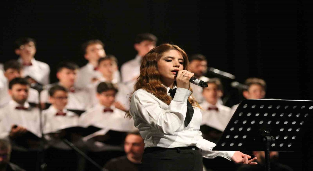 Fen Lisesinden türkü ve enstrüman dinletisi