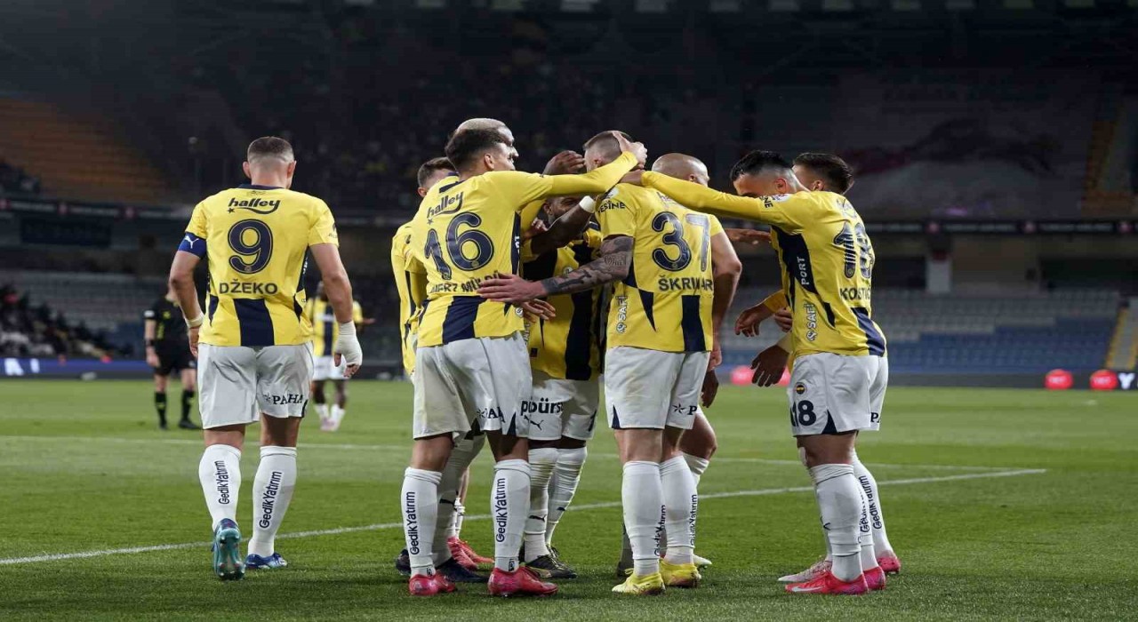 Fenerbahçe, deplasmanda üst üste 4. maçını kazandı
