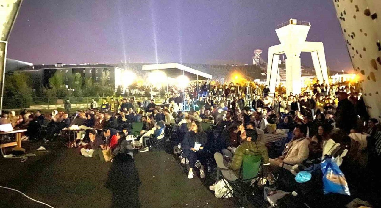 Fenerbahçe için Erzurumda dev ekran kuruldu