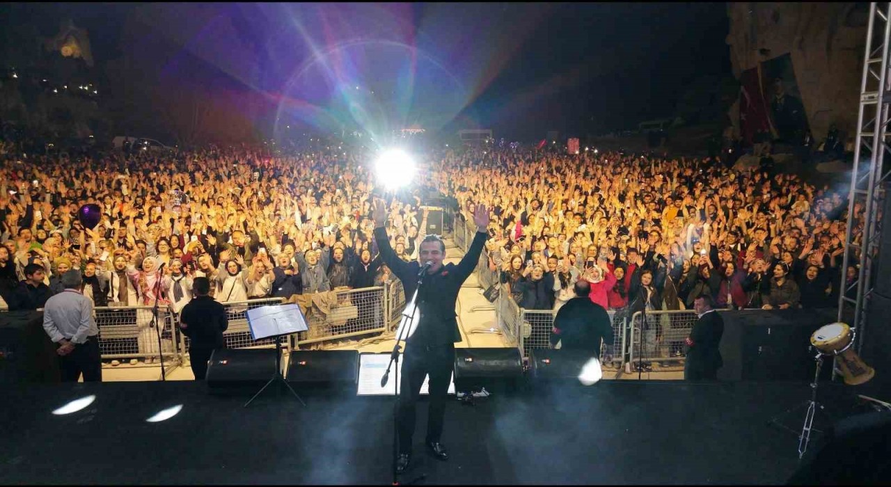 Ferhat Göçer Afyonkarahisarda sahne aldı