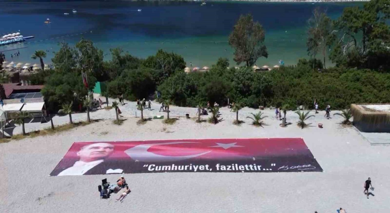Fethiye Ölüdenizde 19 Mayıs hem karada hem havada coşkuyla kutlandı