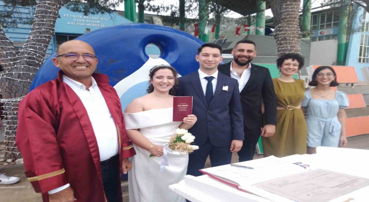 Fethiyede 25 Mayıs tarihli nikah çılgınlığı