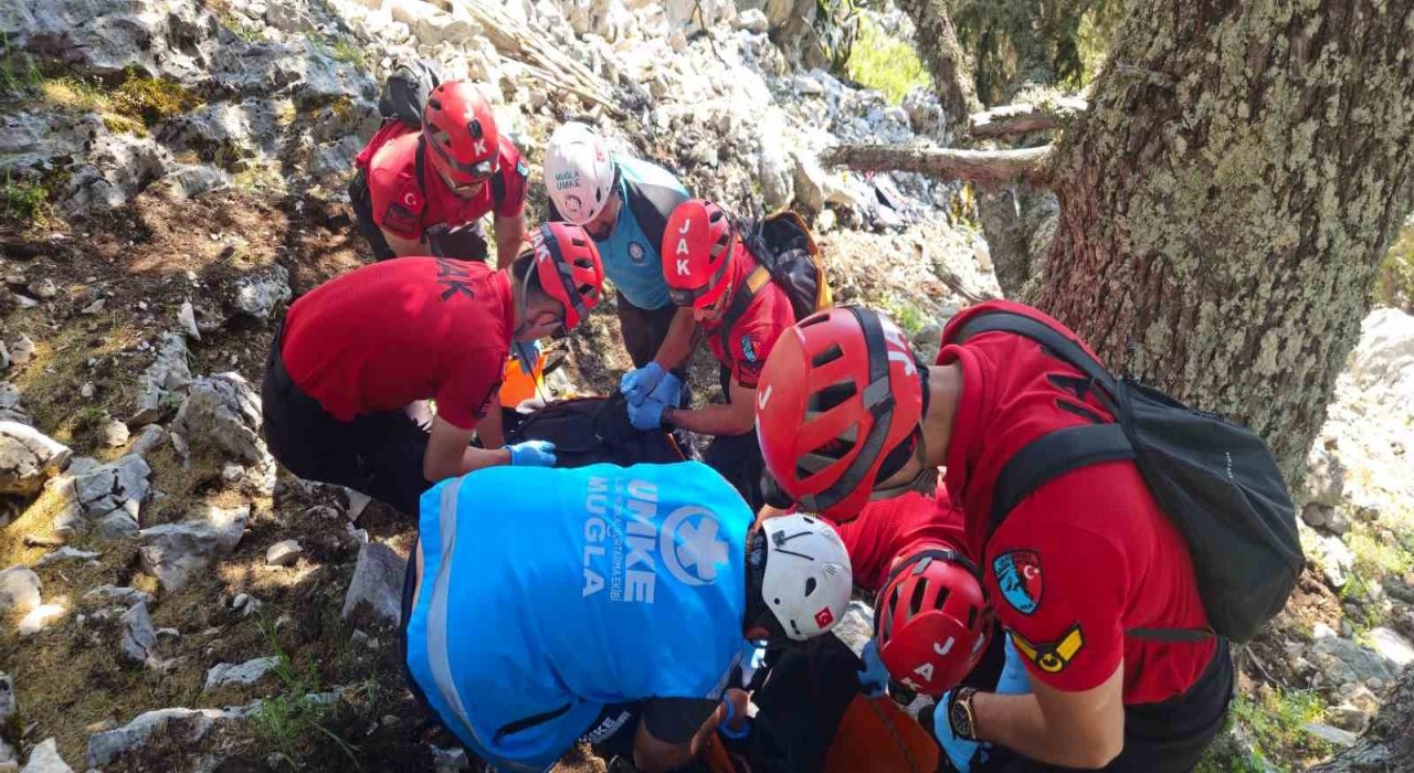Fethiyede Alman turist, yamaç paraşütü kazasında hayatını kaybetti