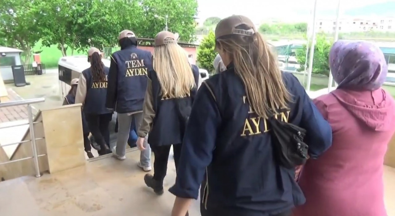 FETÖnün öğrenci yapılanmasına operasyon: 22 gözaltı