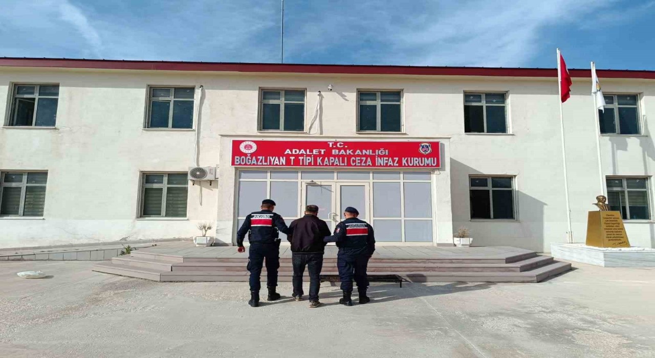Firari hükümlü yakayı ele verdi