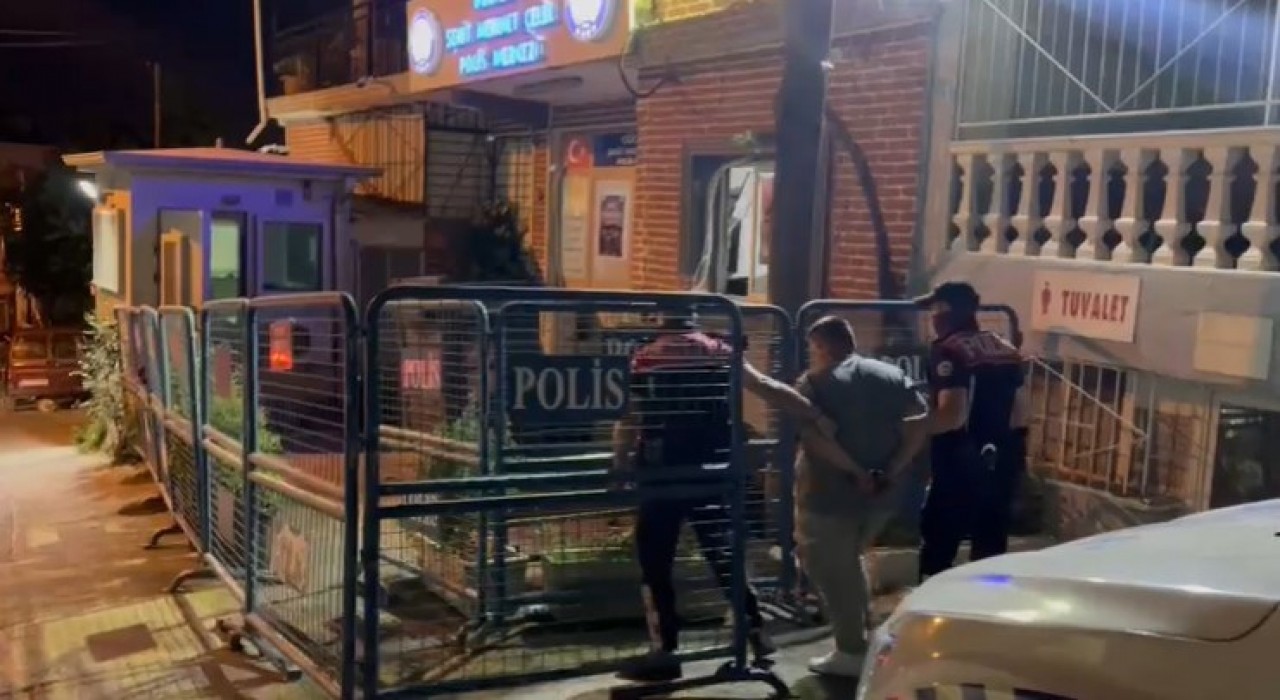 Firari zehir taciri, Yunuslara yakalandı