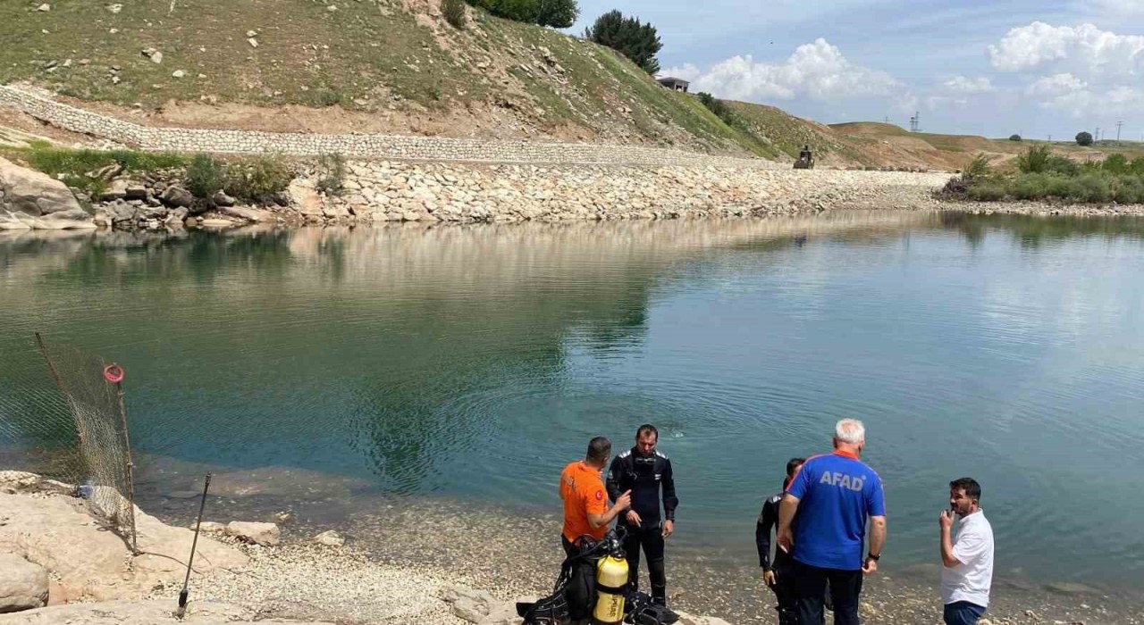 Fotoğraf çekmek isteyen çocuk, düştüğü Malabadi Çayında hayatını kaybetti