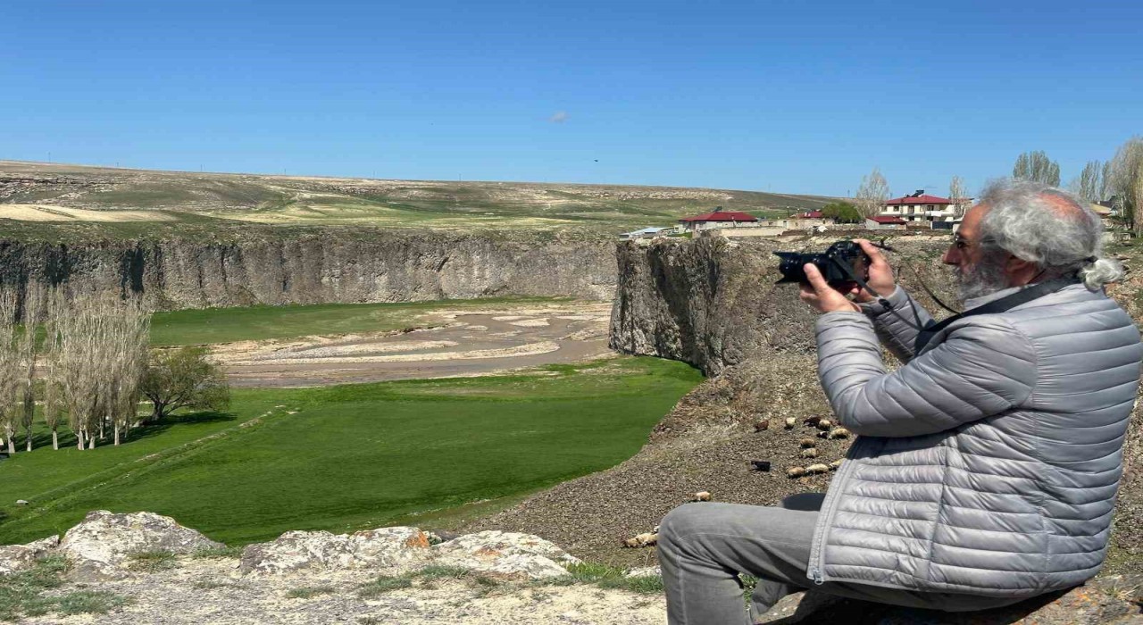 Fotoğrafın diliyle geçmişin izini arıyor