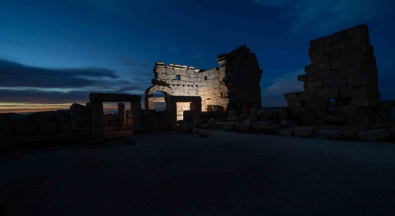 Fotono21, Zerzevan Kalesinde Işıkla Boyama Atölyesiyle geceyi sanata dönüştürdü