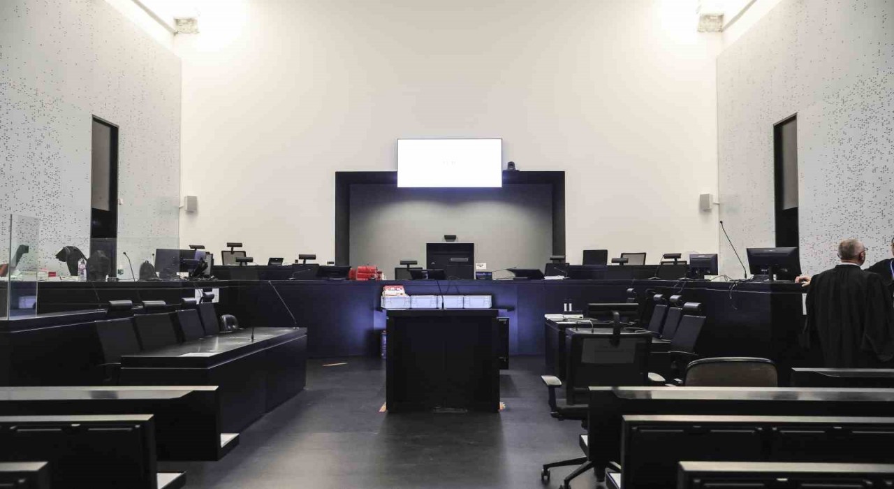 Fransada 299 cinsel saldırı suçundan yargılanan eski cerraha 20 yıl hapis