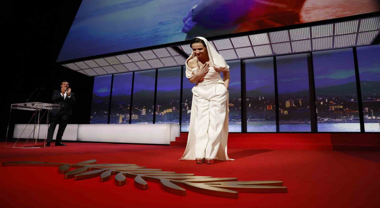 Fransız film yıldızı Binoche, Cannes Film Festivali açılışında Filistinli gazeteci Hassonayı andı