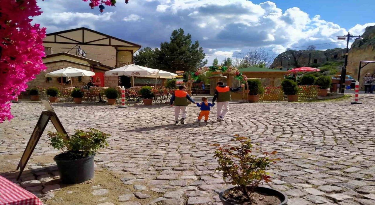 Frig Vadisi Ayazinide turizm sezonu başladı