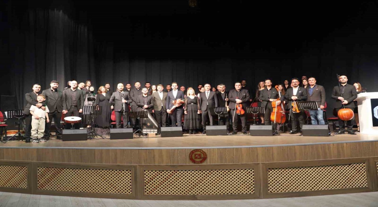 FÜde akademisyenler korosu sergilendi