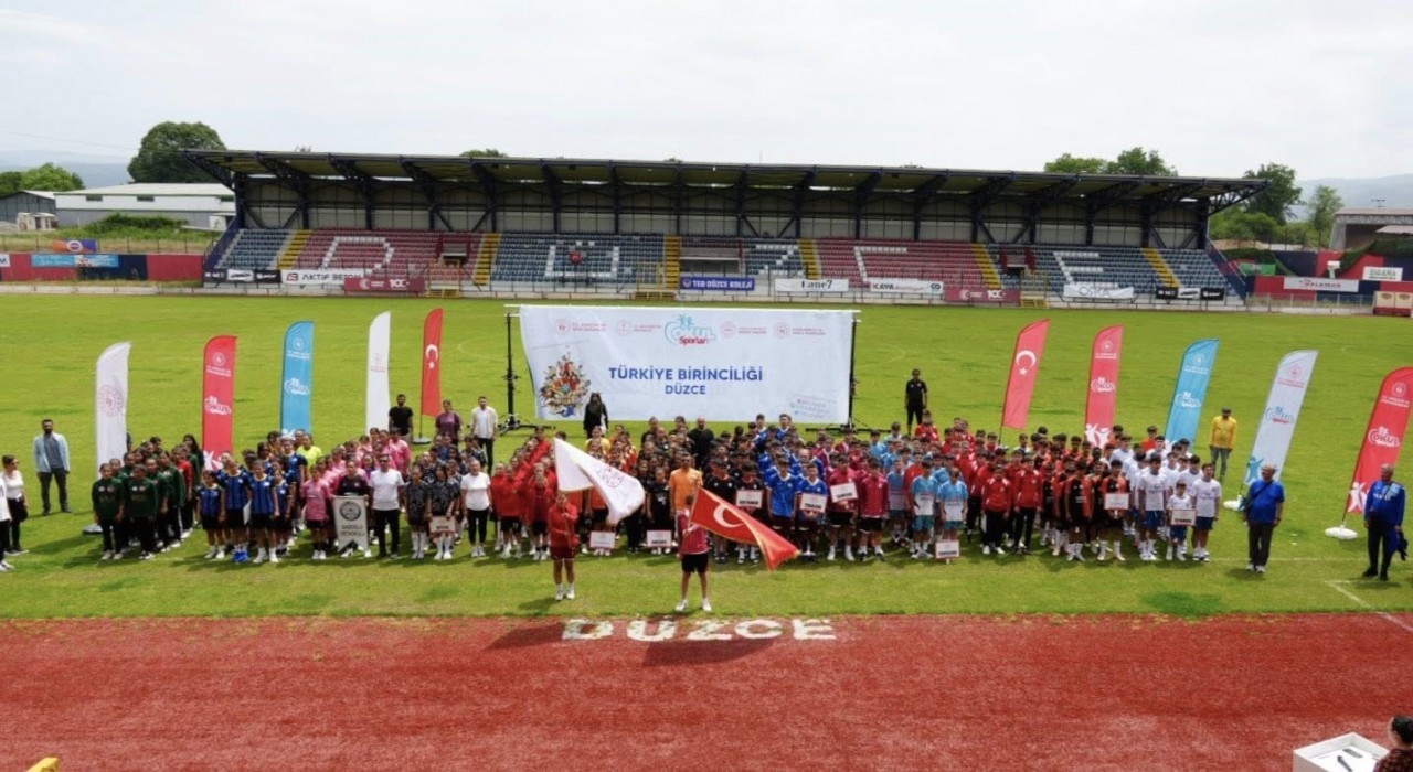 Futbol yıldızlar Türkiye birinciliği başladı