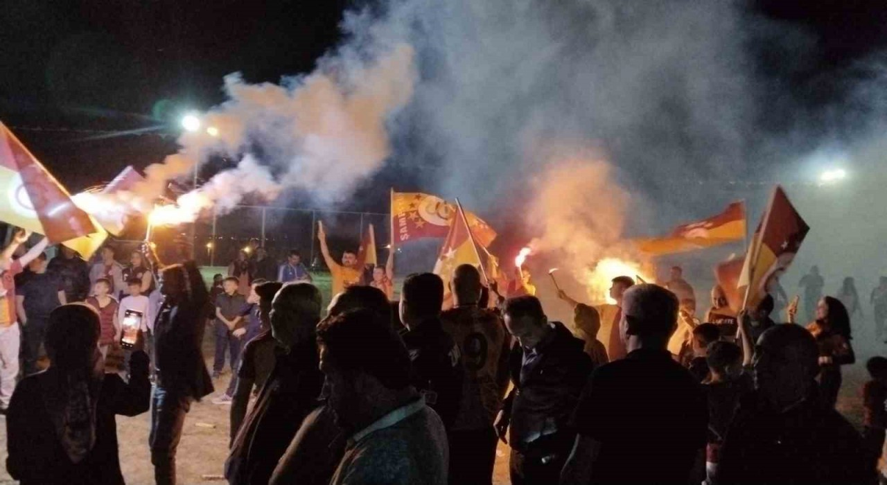 Galatasaray 25. şampiyonluğu Denizlide coşkuyla kutlandı
