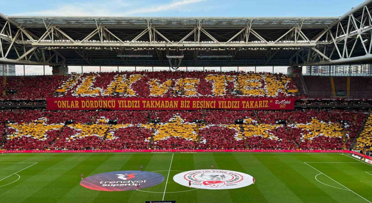 Galatasaray taraftarından şampiyonluk için özel koreografi