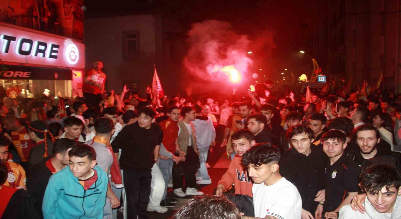 Galatasaray taraftarları, Orduda sokaklara döküldü