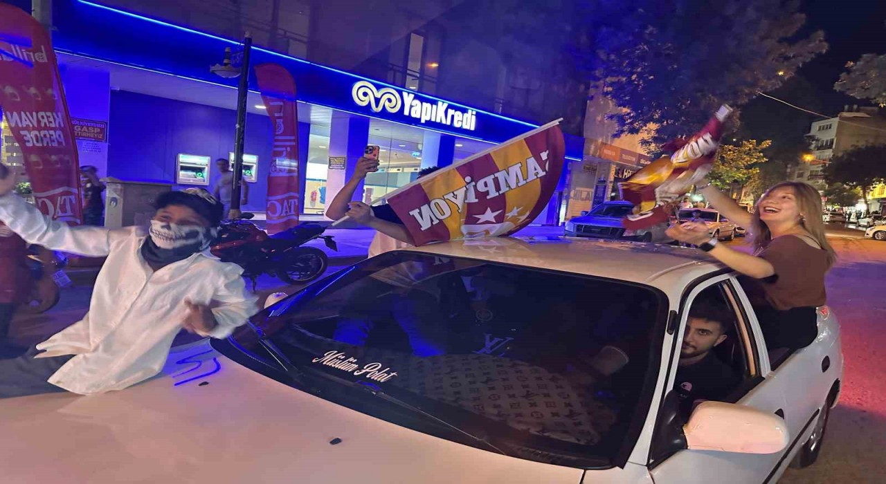 Galatasarayın şampiyonluğu Adıyamanda coşkuyla kutlandı