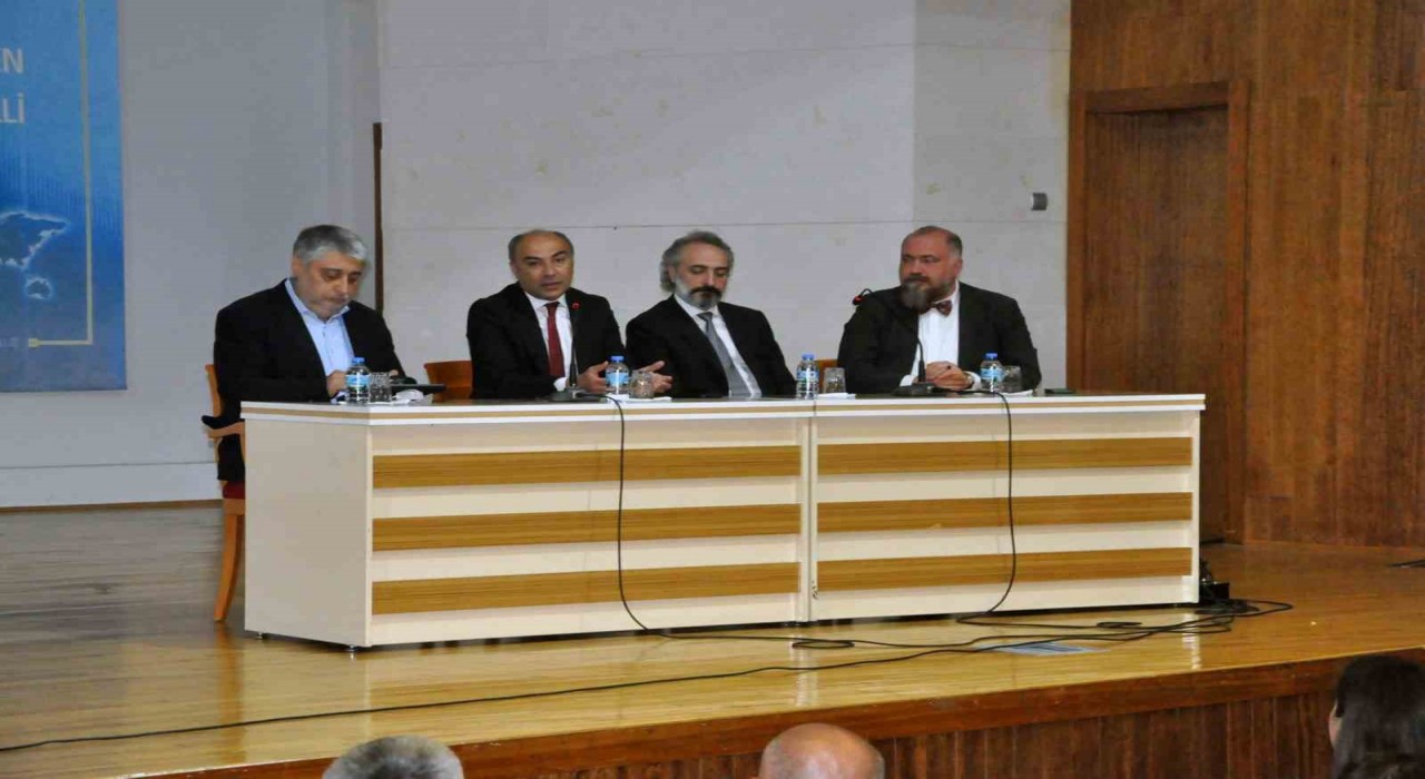 Gazeteci Özer: Doğru bilgi barışa, yalan bilgi toplumu savaşa yaklaştırır