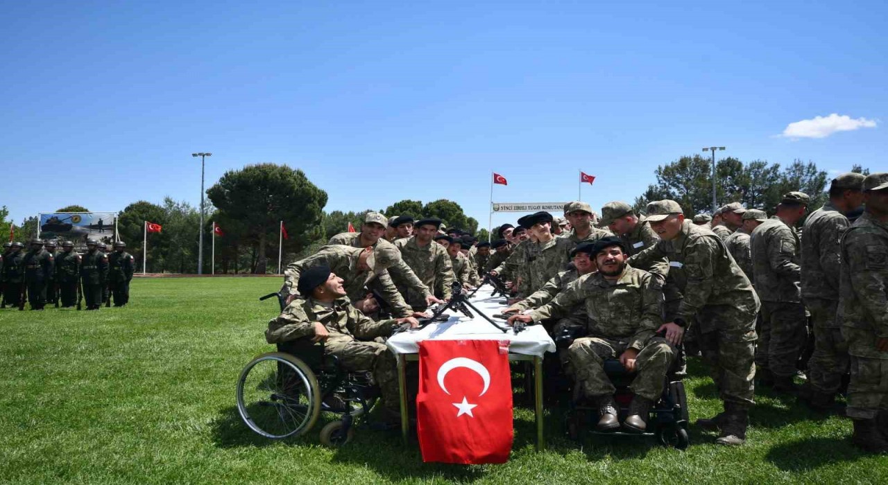 Gaziantepte 95 özel ihtiyaçlı genç bir günlüğüne asker oldu