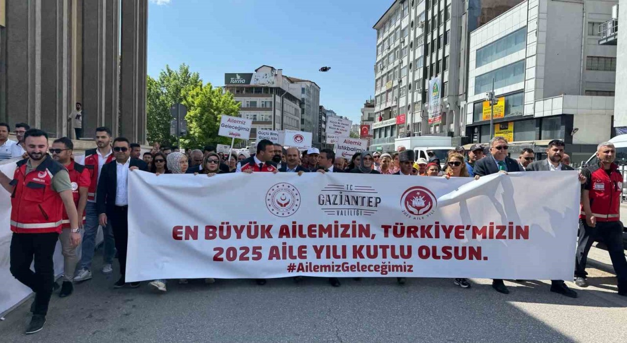 Gaziantepte Aile Yılı kapsamında kortej yürüyüşü düzenlendi