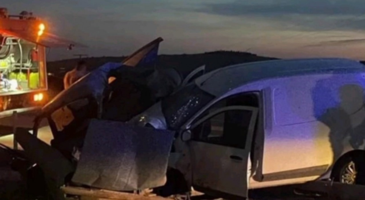 Gaziantepte iki araç kafa kafaya çarpıştı: 1 ölü, 2 yaralı
