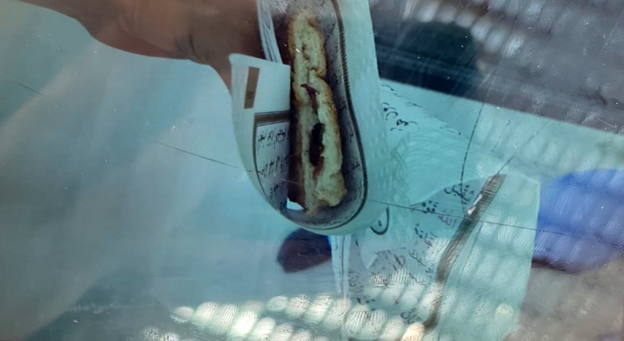 Gaziantepte skandal: Kantinci Kuran-ı Kerim sayfalarını tost kağıdı yaptı