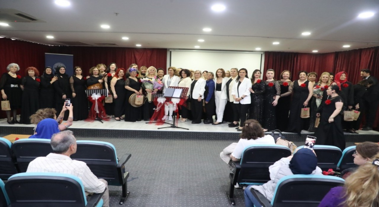 Gaziosmanpaşada Anneler Günü kutlamaları renkli görüntülere sahne oldu