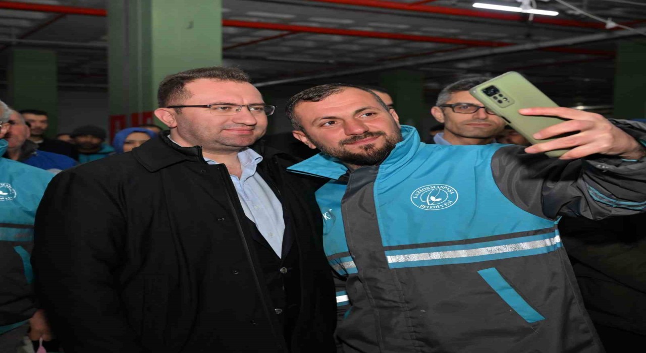 Gaziosmanpaşadaki belediye işçileri 1 Mayısı kutladı