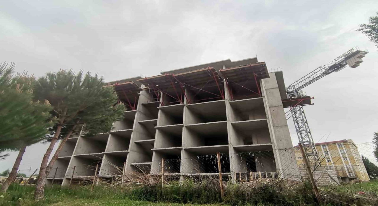 Gedizde 5.etap TOKİ konutları hızla yükseliyor