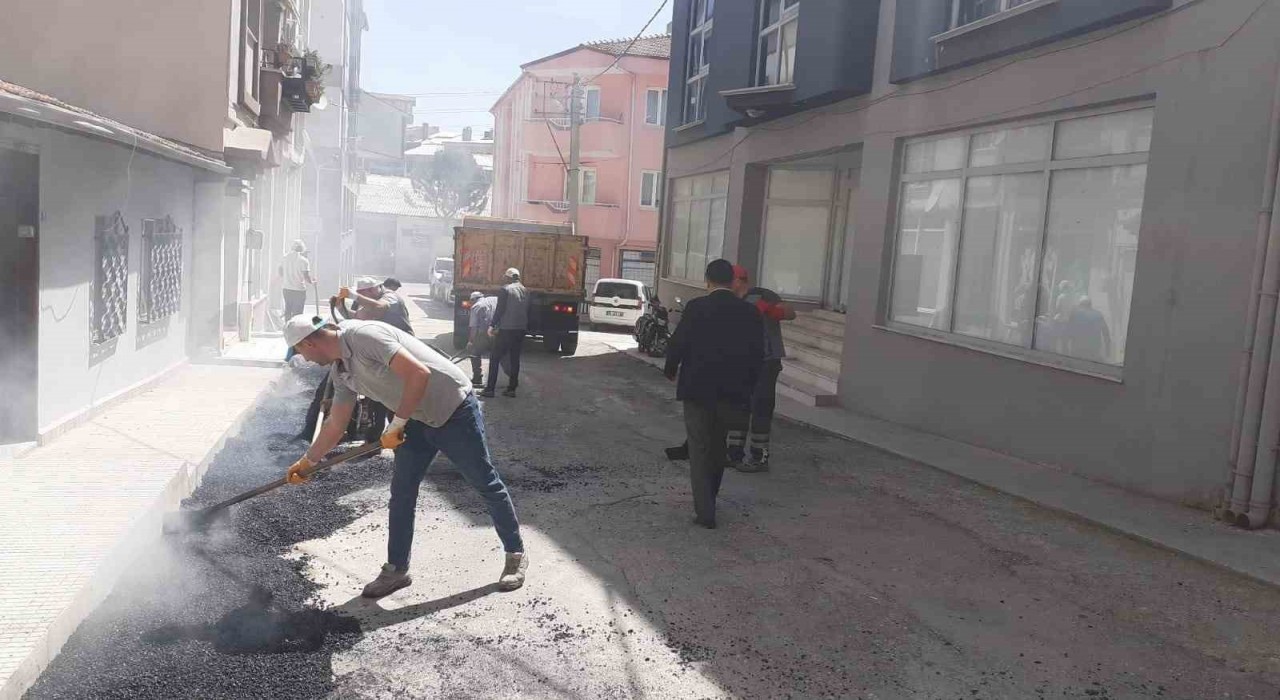 Gedizde 9 mahallede asfalt çalışması gerçekleştirildi