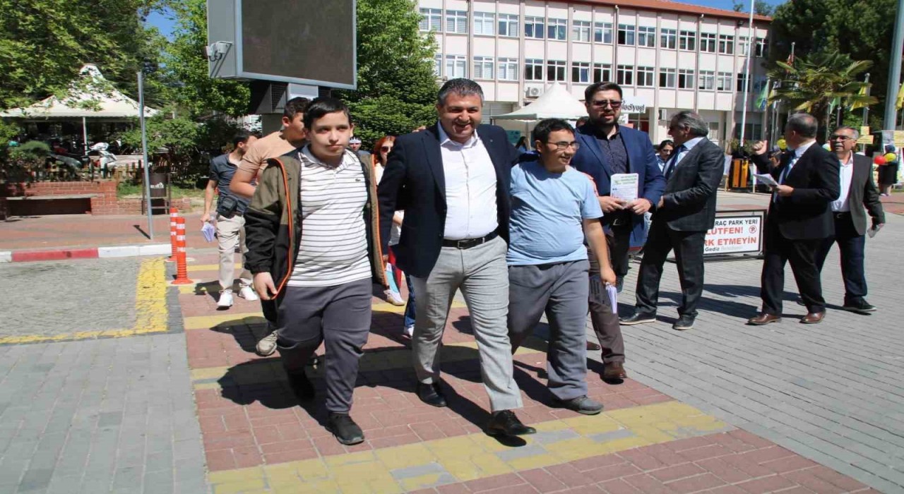 Gedizde Engelliler Haftası farkındalık standıyla başladı