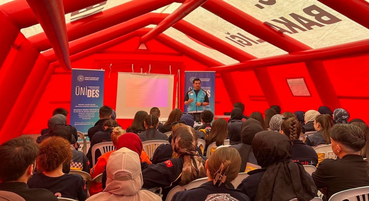 Genç paramedikler afetlere hazırlandı