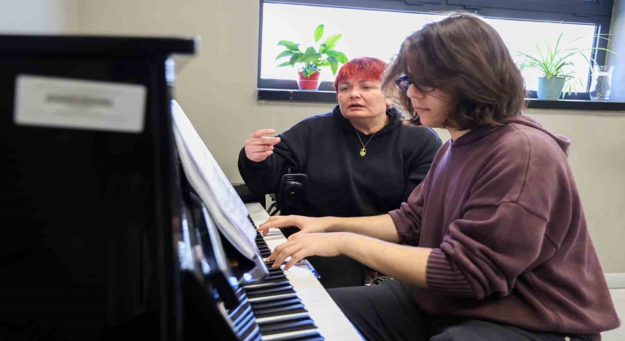 Genç piyanist dünyanın en önemli müzik okullarından birini kazandı