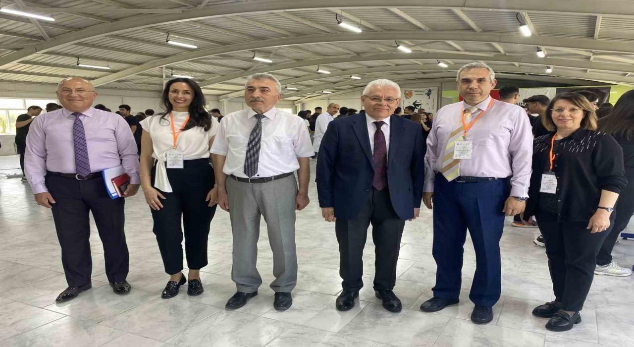 Gençler biyoloji ile buluştu