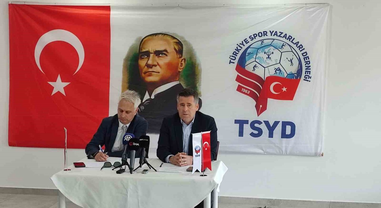 Gençlerbirliği Teknik Direktörü Eroğlu: Bizim yerimiz Süper Ligdir, bunu başardığımız için çok mutluyuz