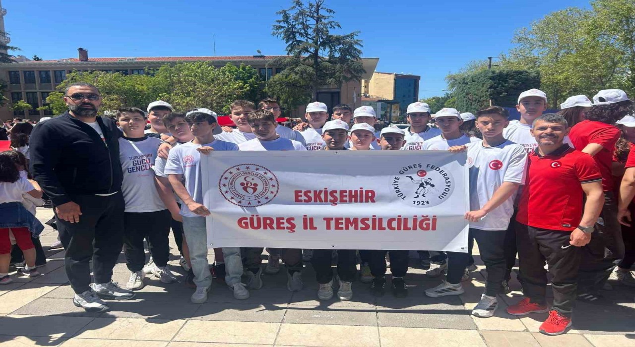 Gençlik Haftası kutlamaları Vilayet Meydanında başladı