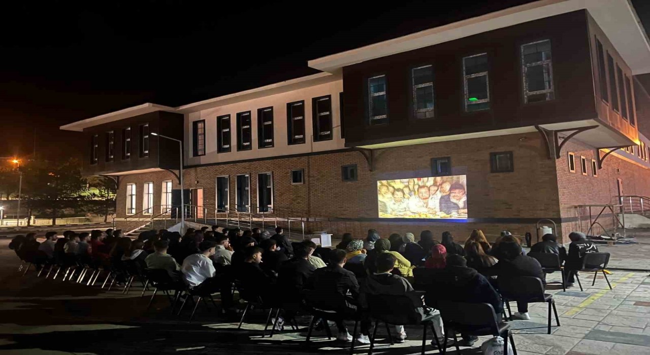 Gençlik Haftasında açık hava sineması gösterimi