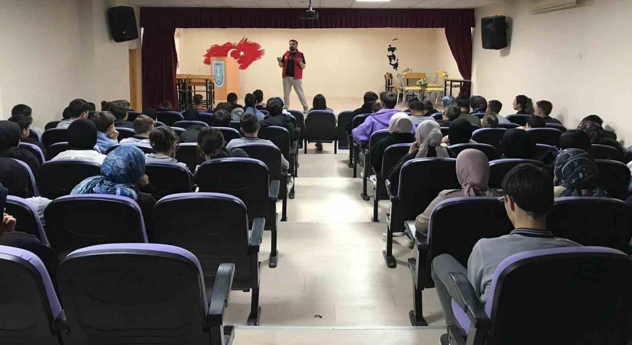 Gençlik kamplarının tanıtımı devam ediyor: Başvurular 9 Haziranda sona erecek