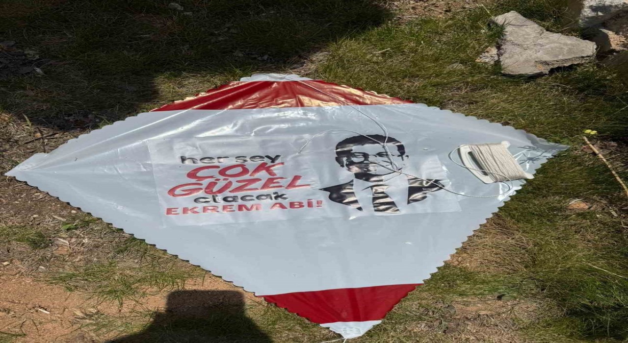 Gençlik Şöleninde Ekrem İmamoğlunun yer aldığı uçurtmalar dağıtıldı