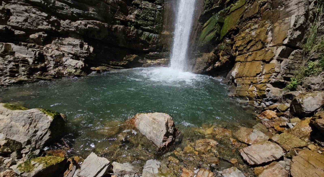 Gümüşkanat Şelalesi görenleri hayran bırakıyor