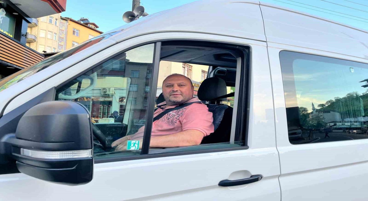 Gurbetten sıla yolu: Berlinde 16 yıl taksicilik yaptı, memleketine dönünce dolmuşun koltuğuna oturdu